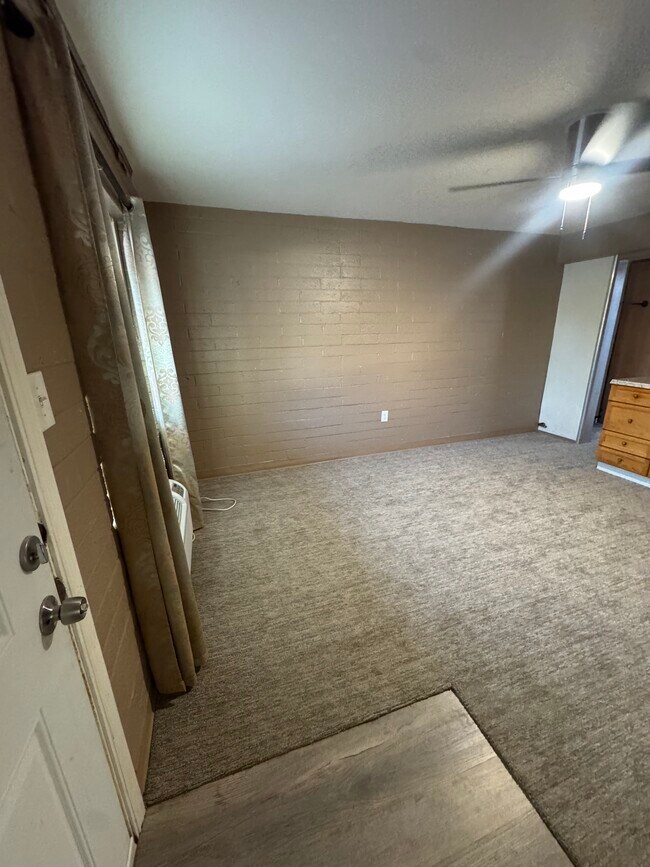 Building Photo - Twin Pines Apartments