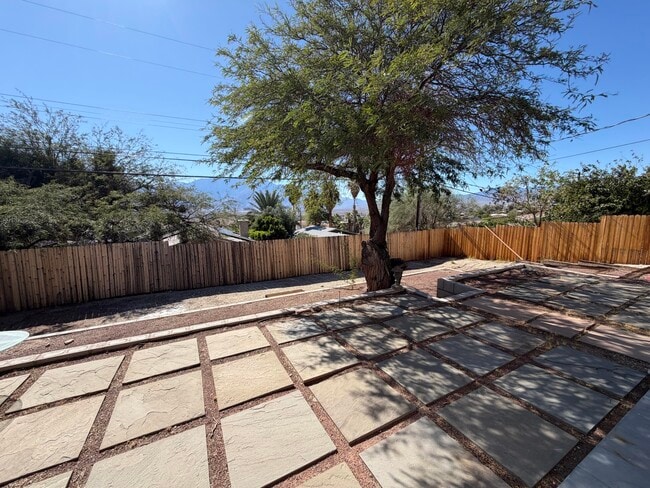 Building Photo - 12811 Catalpa Ave
