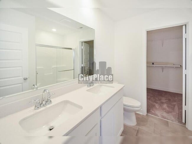 Building Photo - 3794 Cantebury Dr
