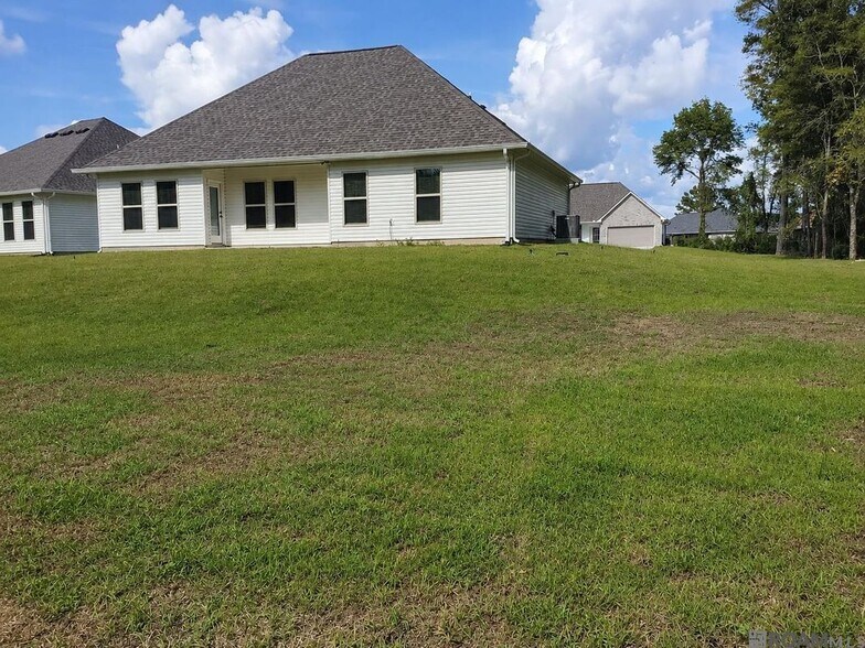 Building Photo - 23661 Sweetbriar Ct