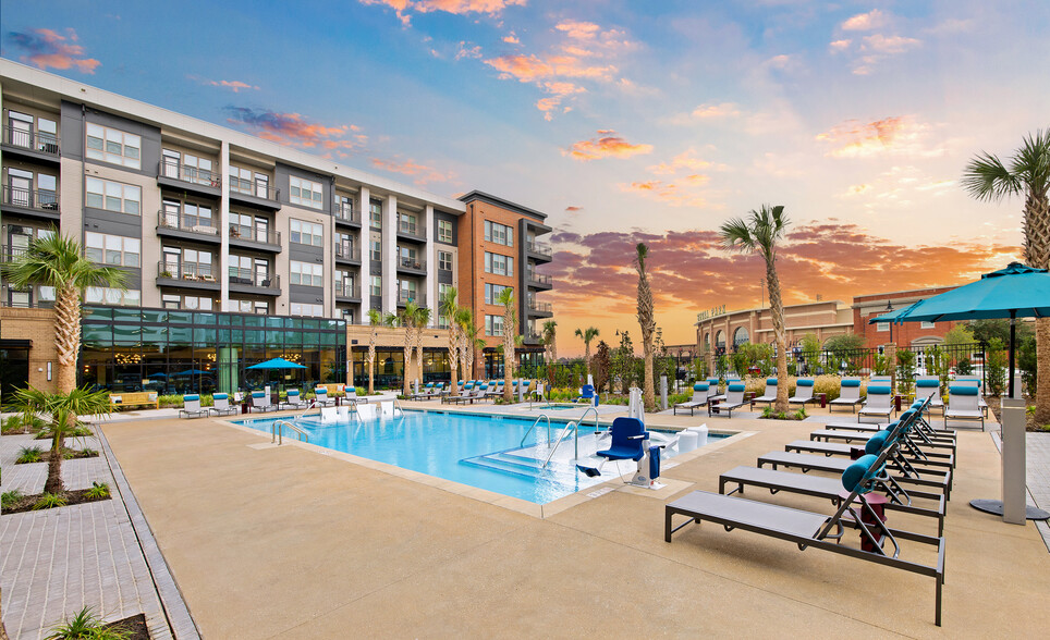 Resort Deck With Saltwater Pool, Cabanas And Games - Bennet at BullStreet