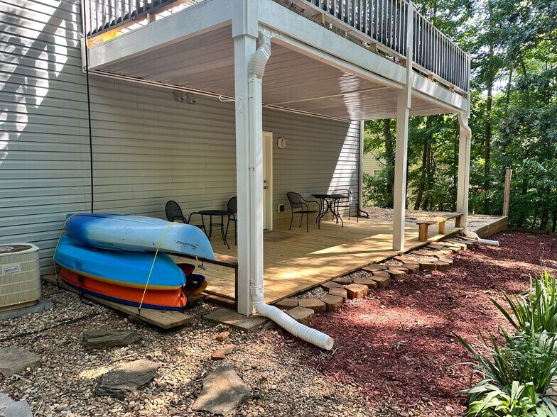Kayaks for the lake - 2952 Lake Hollow Rd