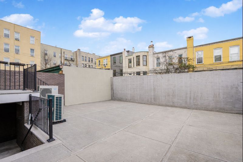 Building Photo - 421 78th St