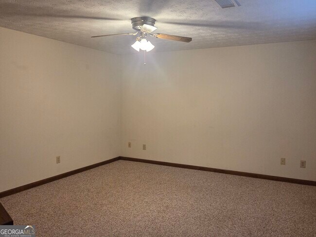 Building Photo - 8492 Pineland Dr