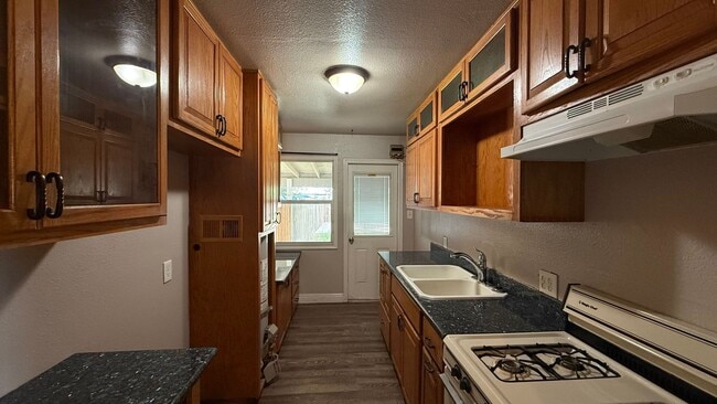 Building Photo - Must See: Charming 1-Bed, 1-Bath Home with...