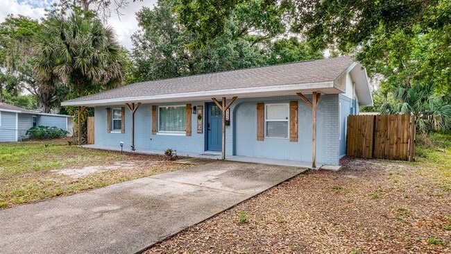 Building Photo - 2122 Lake Blvd