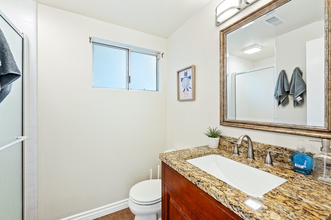 Building Photo - 10961 Limetree Dr