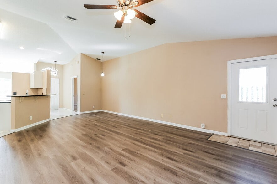 Building Photo - 5141 Willow Pond Rd W