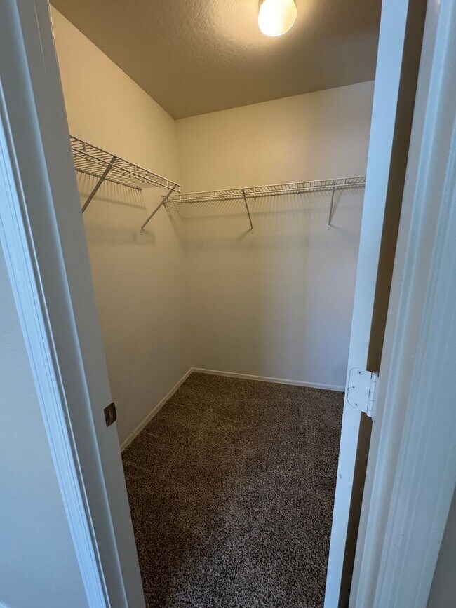 Building Photo - Large home with great sized kitchen and loft!