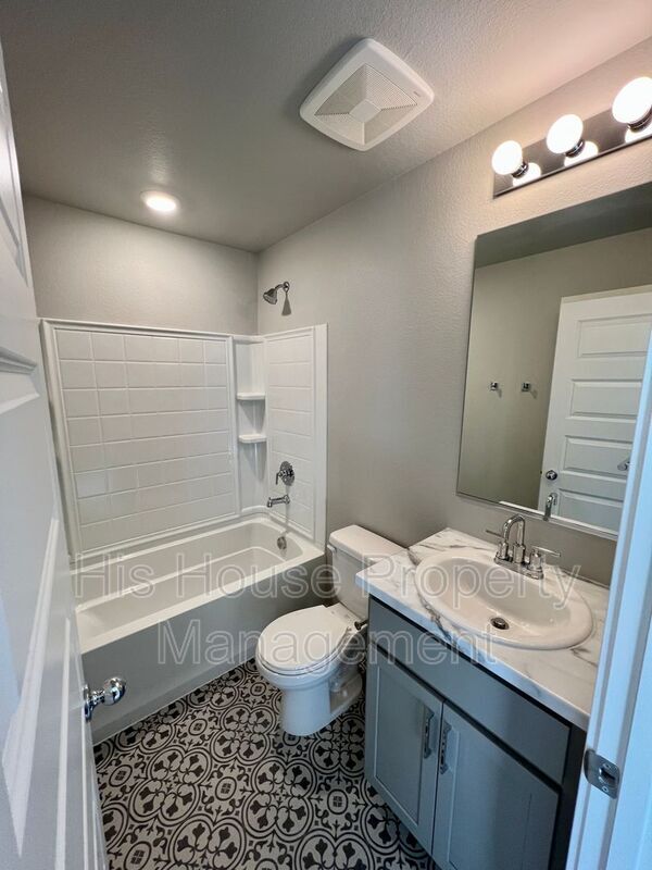 Building Photo - 1353 Reynolds St