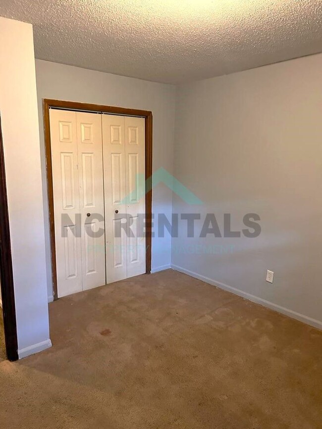 Building Photo - Coming Soon: Renovated 2-Bedroom, 1-Bathro...