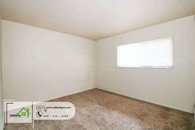Building Photo - 1830 Rosaline Ave