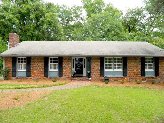 Building Photo - 744 McClure Dr