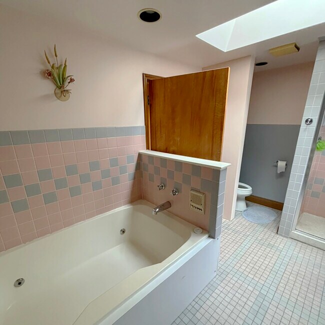 Building Photo - 2133 W Grace St