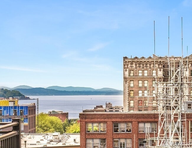 Building Photo - 108 5th Ave S