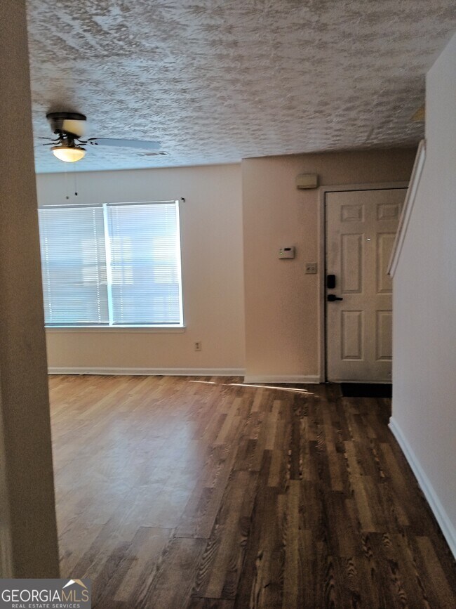 Building Photo - 3049 Fields Dr