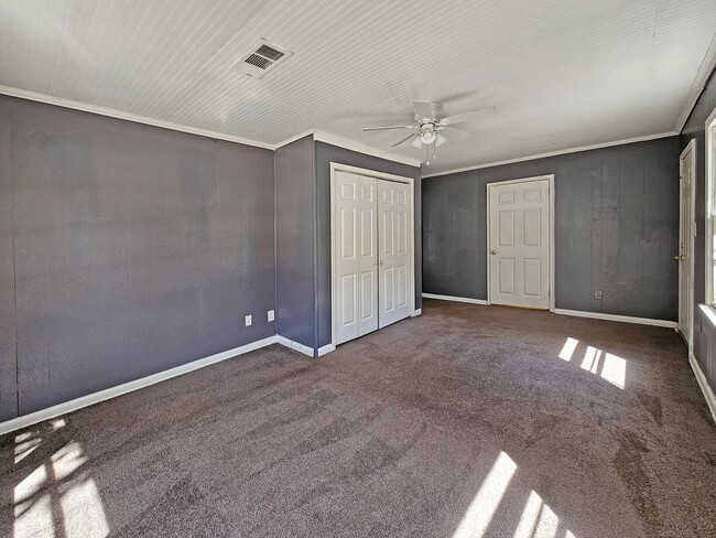 Building Photo - 4/2 Ranch with Fenced Yard