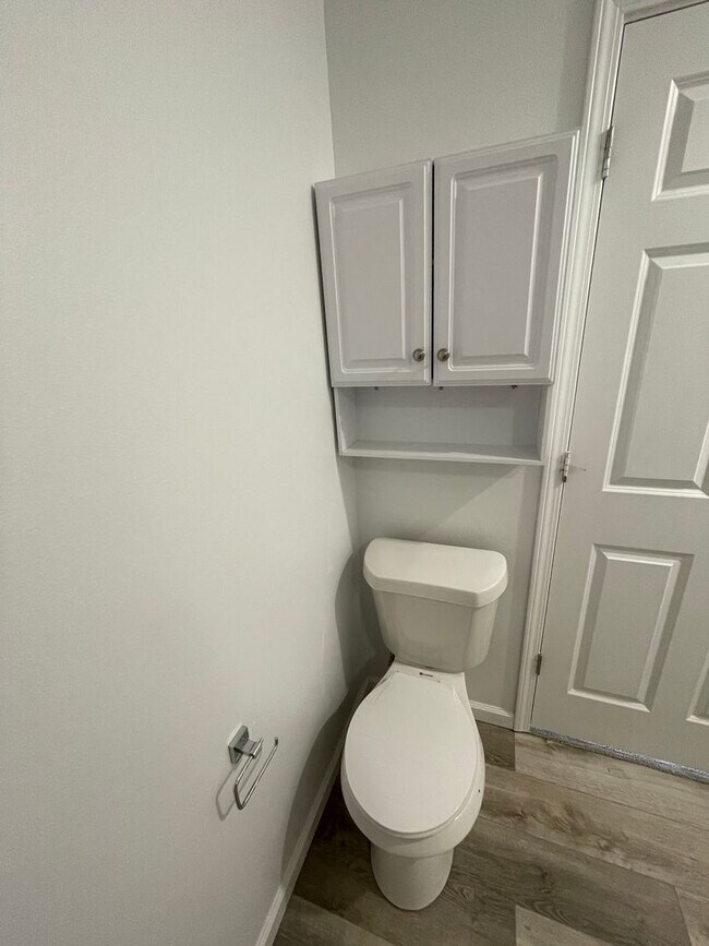 Building Photo - Super Cute Studio