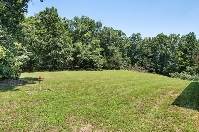 Building Photo - Charming 3 Bedroom Home with Tranquil Sett...