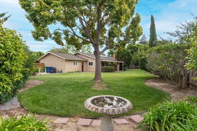 Building Photo - Beautifully Maintained Rental Home with an...