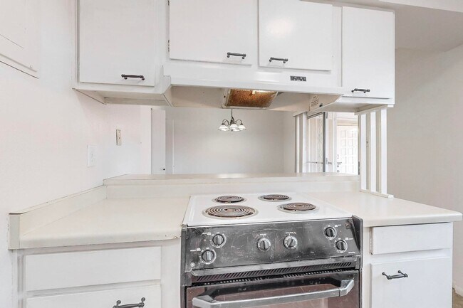 Building Photo - Cozy 3 Bedroom 1.5 Bathroom In NW Albuquerque!