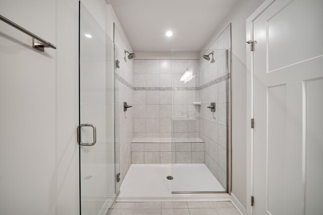 Building Photo - 645 Exmoor Dr
