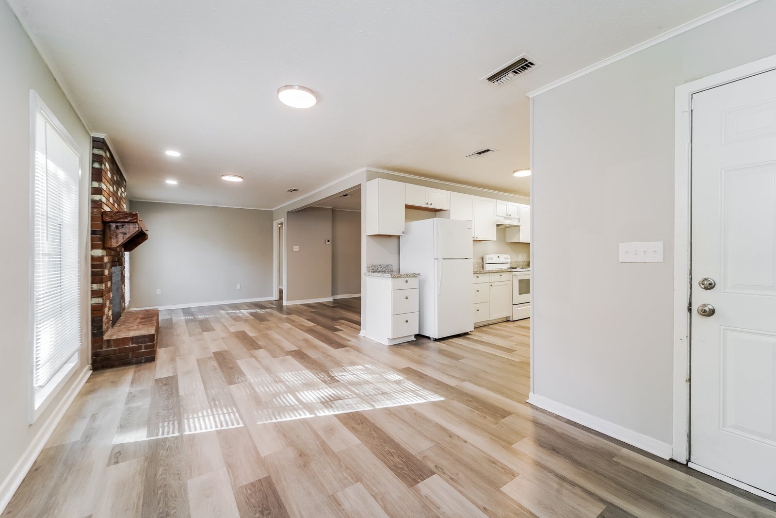 Building Photo - 3180 Benson Dr