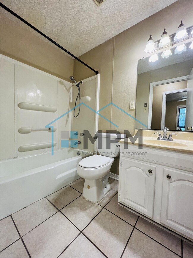 Building Photo - 128 Davis Ln