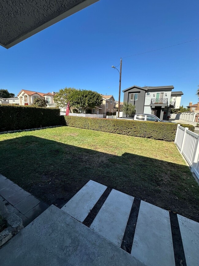 Building Photo - 2226 Voorhees Ave