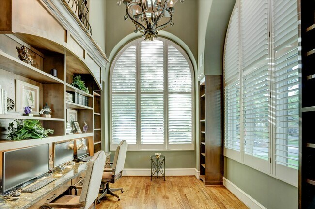 Building Photo - 5015 Jason St