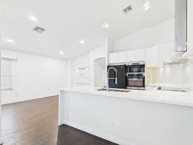 Building Photo - Charming Butler Place Home with a Swimming Pool