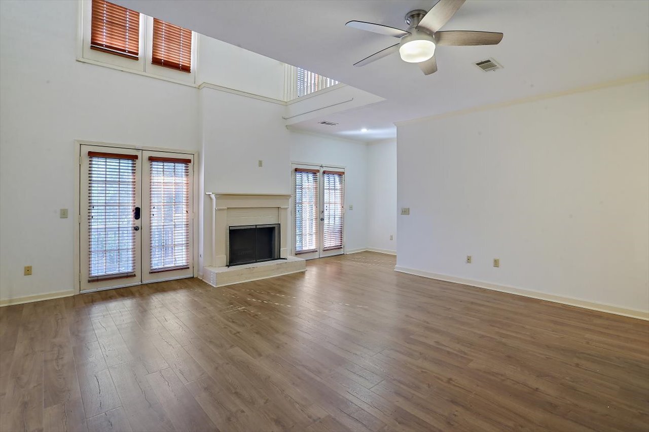 Building Photo - 1330 Roxbury Ct