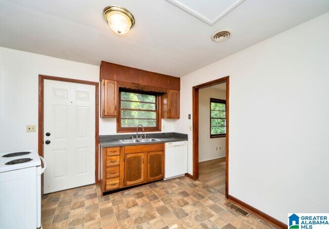 Building Photo - 1321 Hatfield Ln