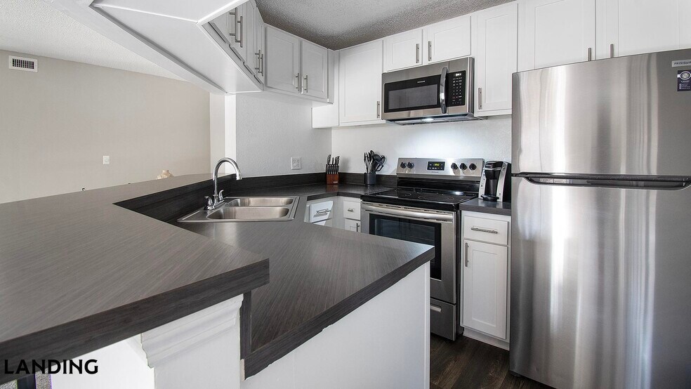 Building Photo - 10263 Whispering Forest Dr