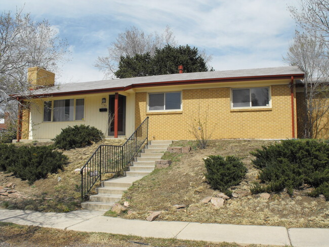 Building Photo - Great 3bdrm rancher with 1 car garage