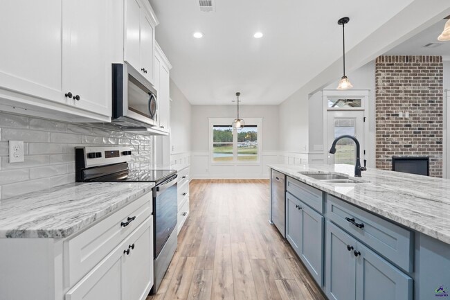 Building Photo - 168 Camden Way