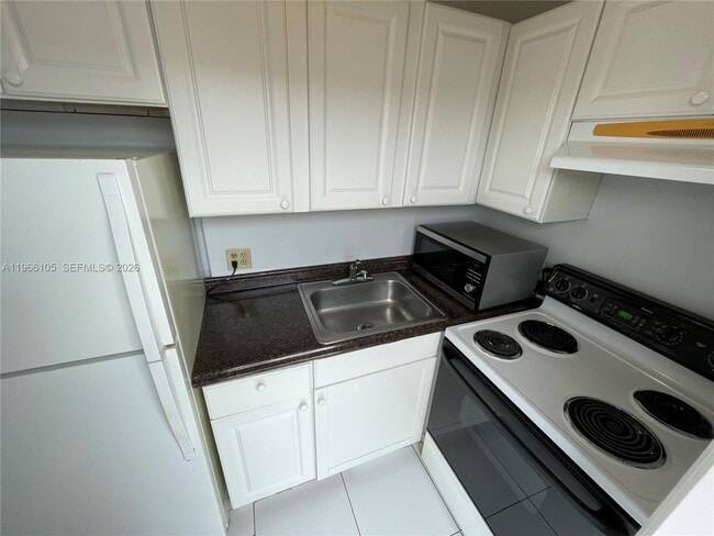 Building Photo - 5550 NE 20th Terrace