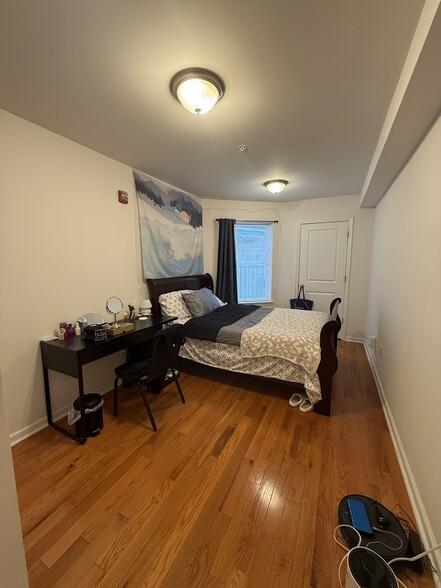 Building Photo - 3833 Baring St