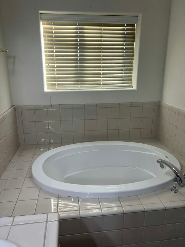 Building Photo - 437 Rian Noelle Ct