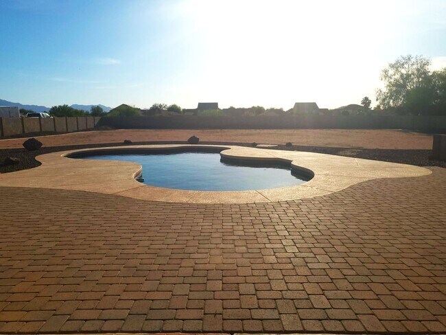 Building Photo - FIRST 2 WEEKS RENT FREE!!! BEAUTIFUL HOME ...