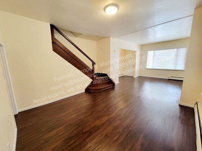 Building Photo - 377 S River St