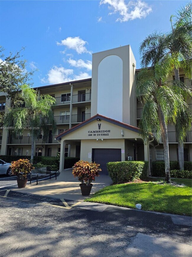 Building Photo - 1000 SW 128th Terrace