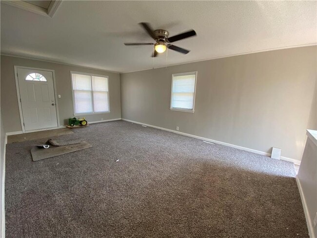 Building Photo - 704 E Culton St