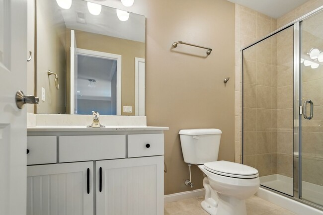 Building Photo - Five Bedroom House in Deerfield Township!
