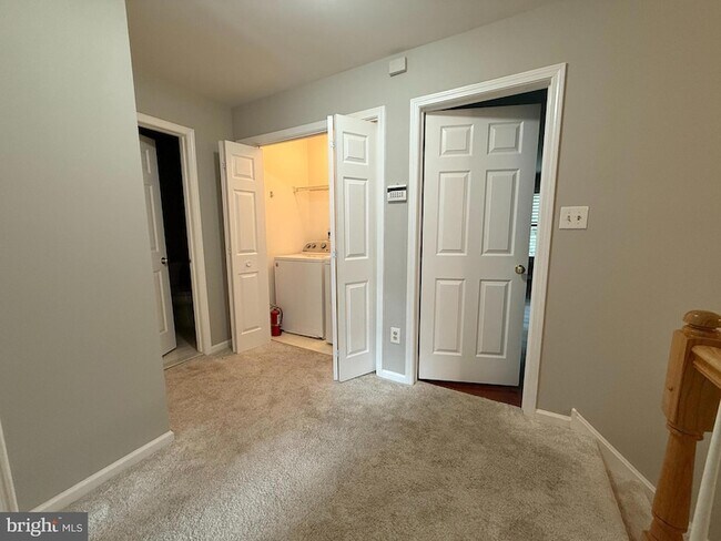 Building Photo - 155 Weybridge Dr