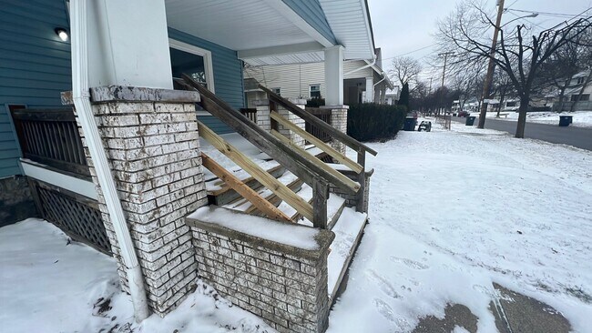 Building Photo - 943 Delia Ave