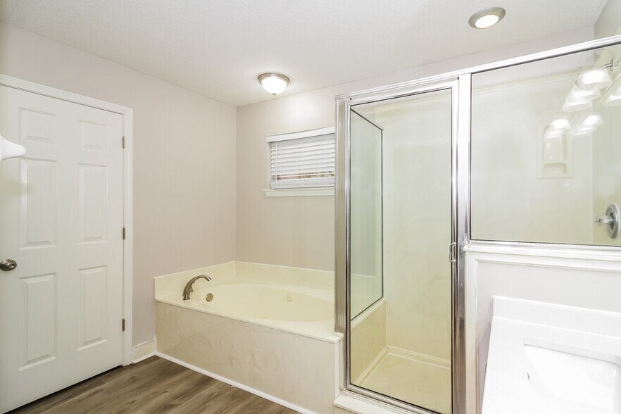 Building Photo - 5694 Pecan Trce