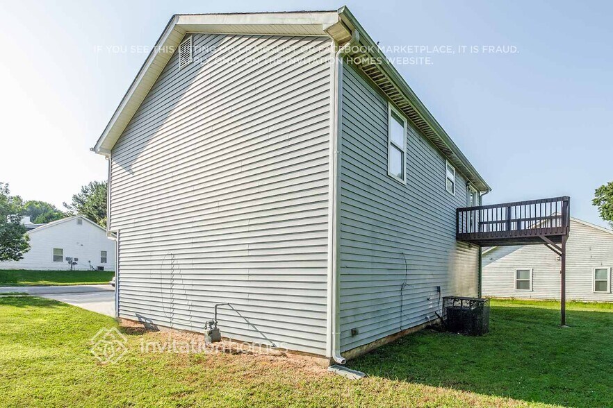 Building Photo - 869 Tramore Dr