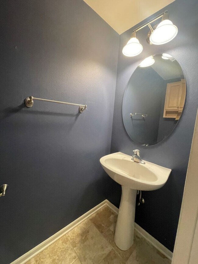 Building Photo - Home For Rent Papillion