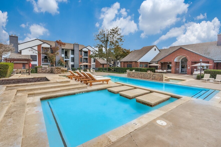 Building Photo - The Flats on San Felipe